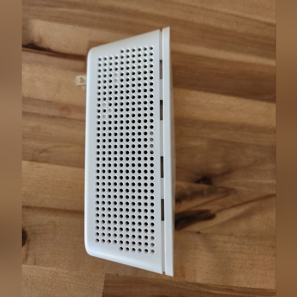 LINKSYS RE7000 WIFI Extender 2500 sq ft - Picture 2 of 5